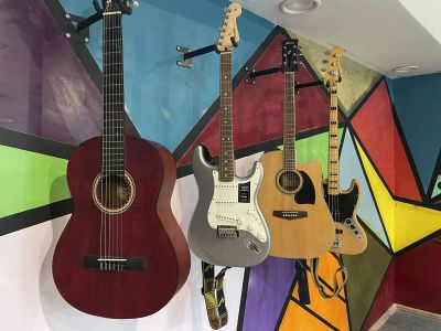 Mūzikas instrumentu un ierakstu studijas iekārtu iegāde