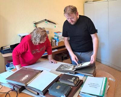 No senām fotogrāfijām līdz pagasta atmiņu stāstiem – Skaistkalnē sakārto novadpētniecības krātuvi
