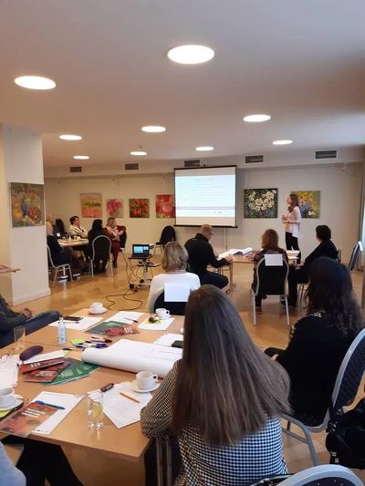 Piecu mēnešu ideju attīstības un mentoringa programma jaunajiem sociālajiem uzņēmējiem